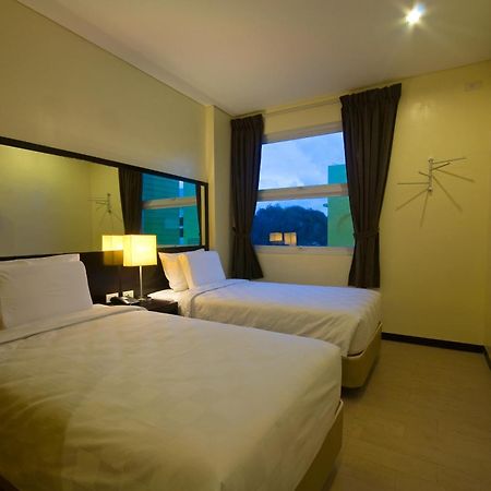 โกโฮเต็ล อีโลยโล Hotel อีโลอีโลซิตี้ ภายนอก รูปภาพ