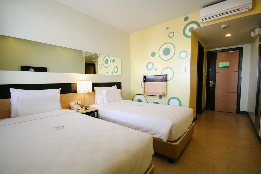 โกโฮเต็ล อีโลยโล Hotel อีโลอีโลซิตี้ ภายนอก รูปภาพ