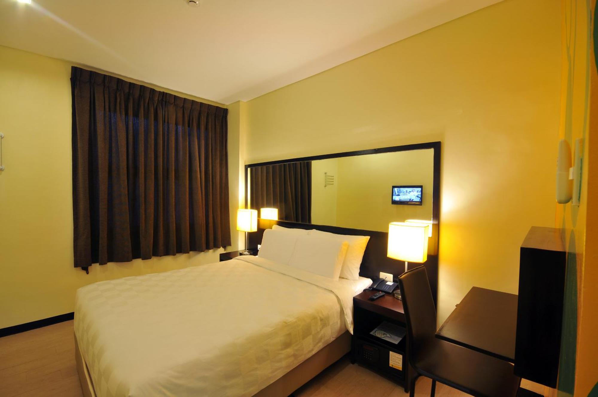 โกโฮเต็ล อีโลยโล Hotel อีโลอีโลซิตี้ ภายนอก รูปภาพ