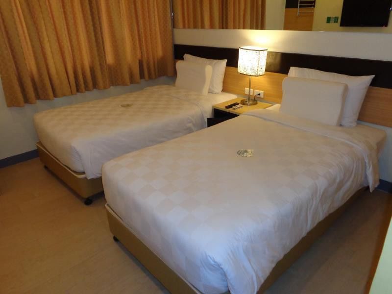 โกโฮเต็ล อีโลยโล Hotel อีโลอีโลซิตี้ ภายนอก รูปภาพ