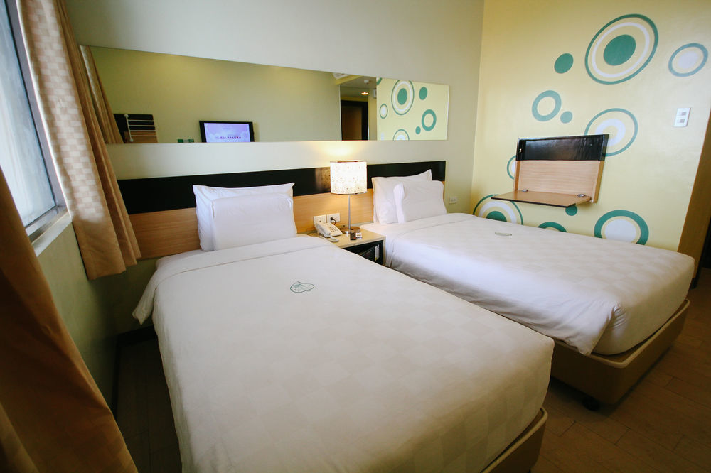 โกโฮเต็ล อีโลยโล Hotel อีโลอีโลซิตี้ ภายนอก รูปภาพ