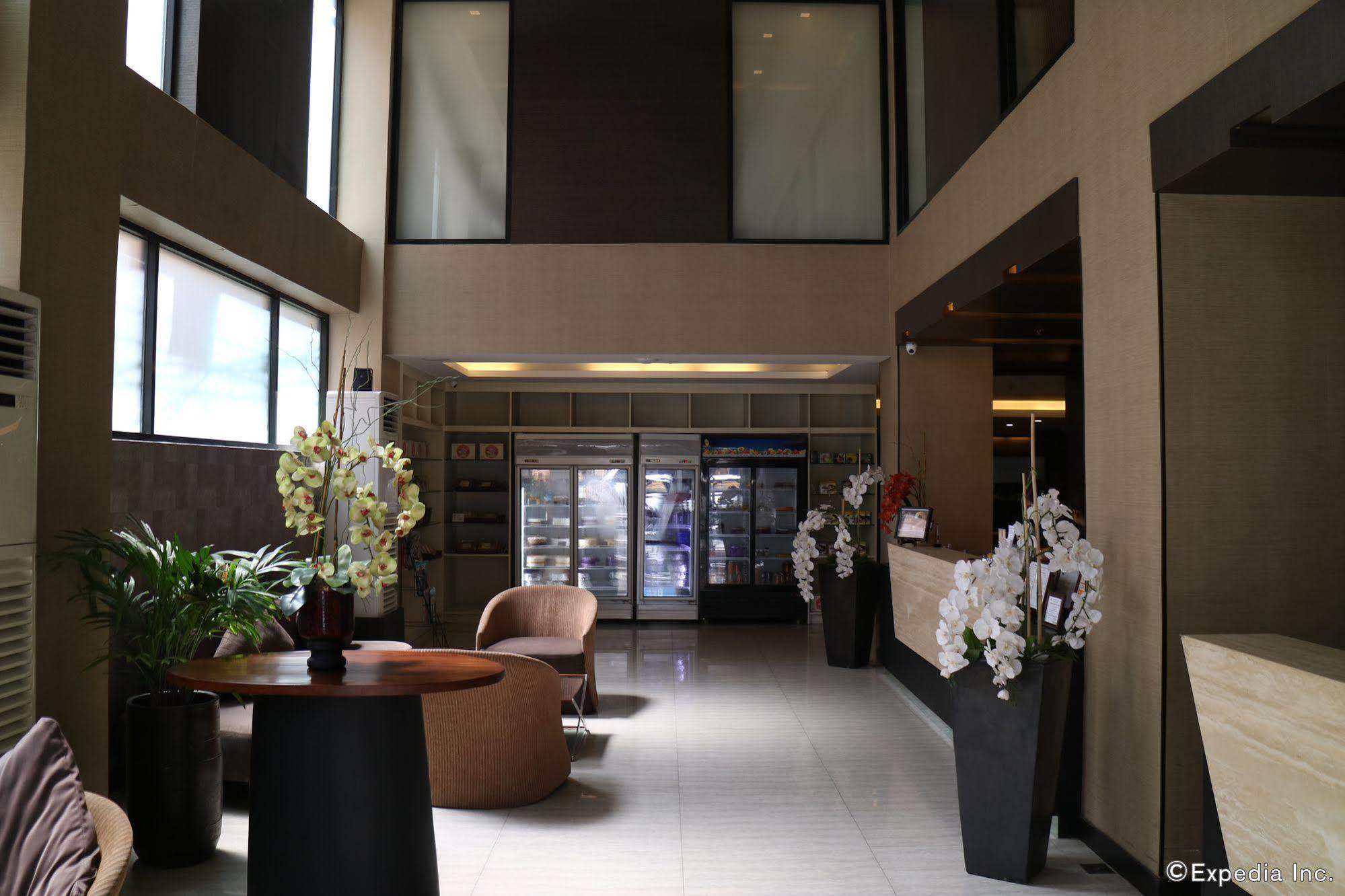 โกโฮเต็ล อีโลยโล Hotel อีโลอีโลซิตี้ ภายนอก รูปภาพ