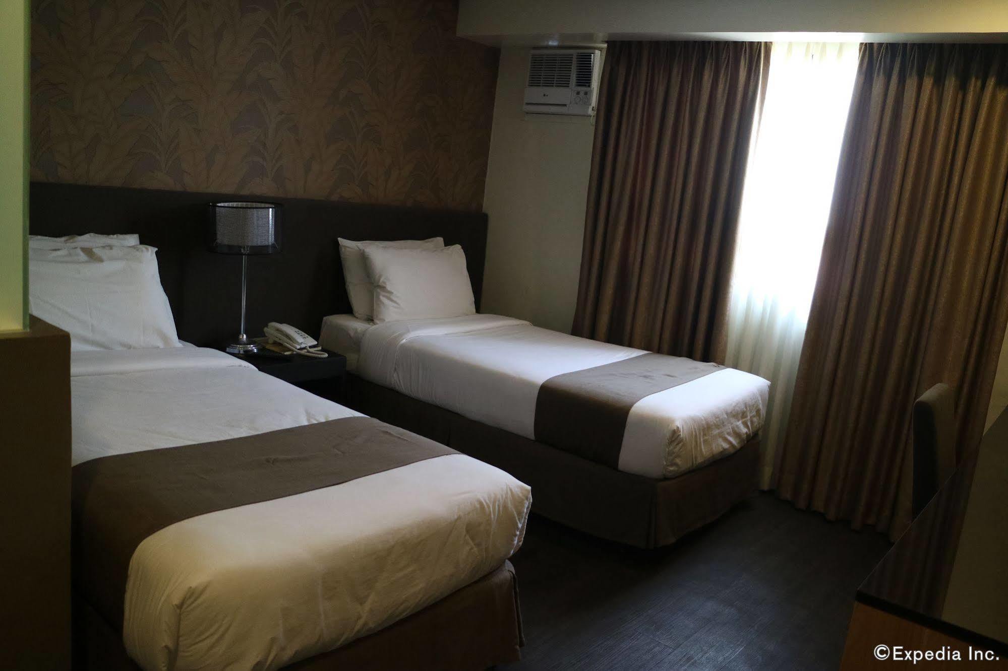 โกโฮเต็ล อีโลยโล Hotel อีโลอีโลซิตี้ ภายนอก รูปภาพ
