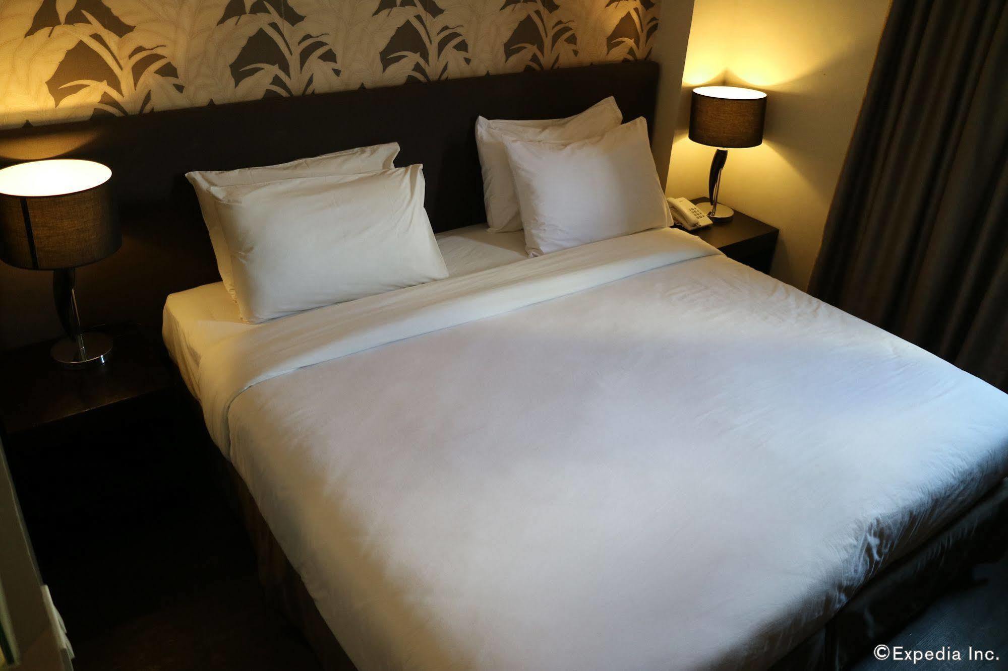 โกโฮเต็ล อีโลยโล Hotel อีโลอีโลซิตี้ ภายนอก รูปภาพ