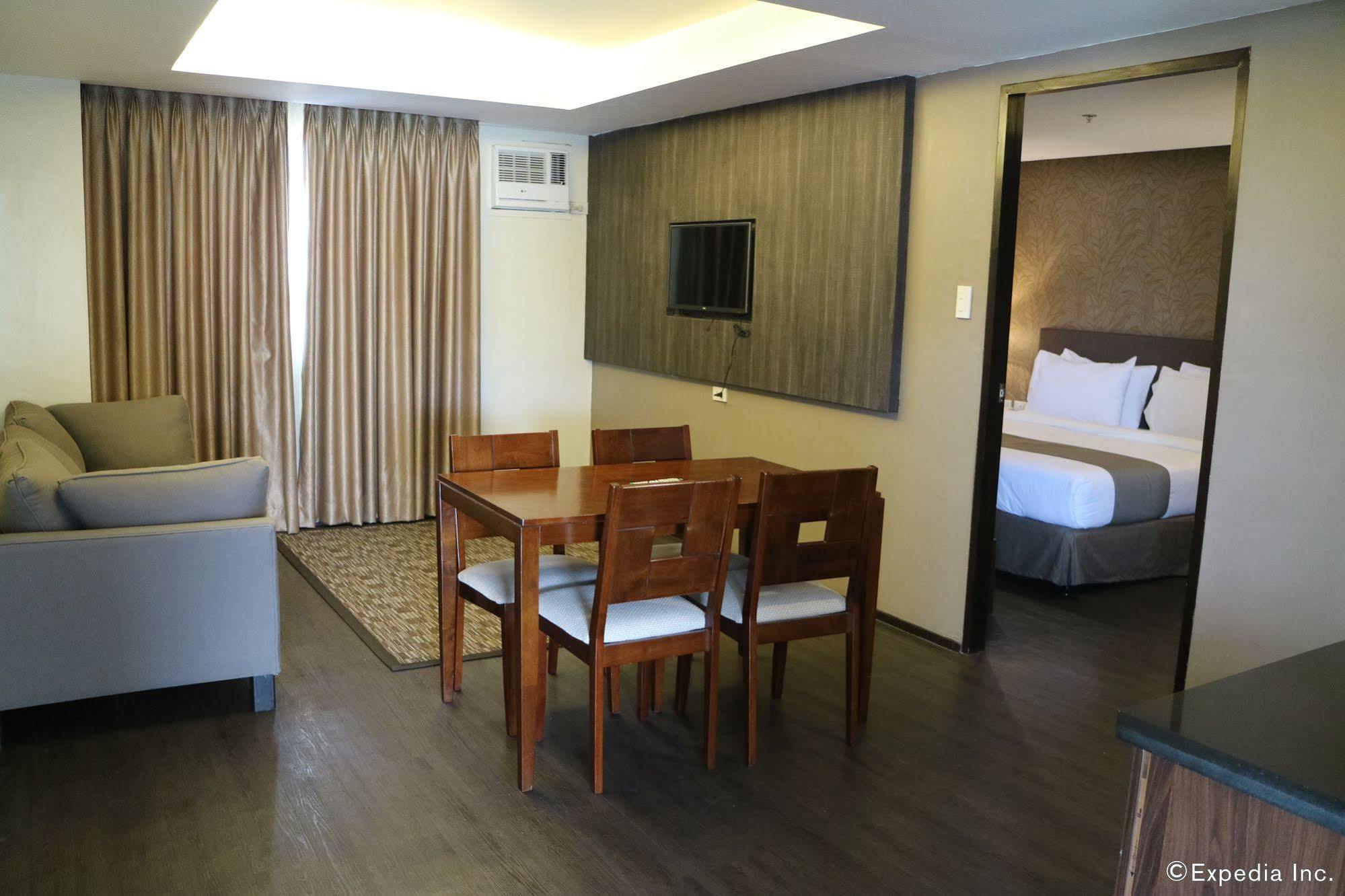 โกโฮเต็ล อีโลยโล Hotel อีโลอีโลซิตี้ ภายนอก รูปภาพ